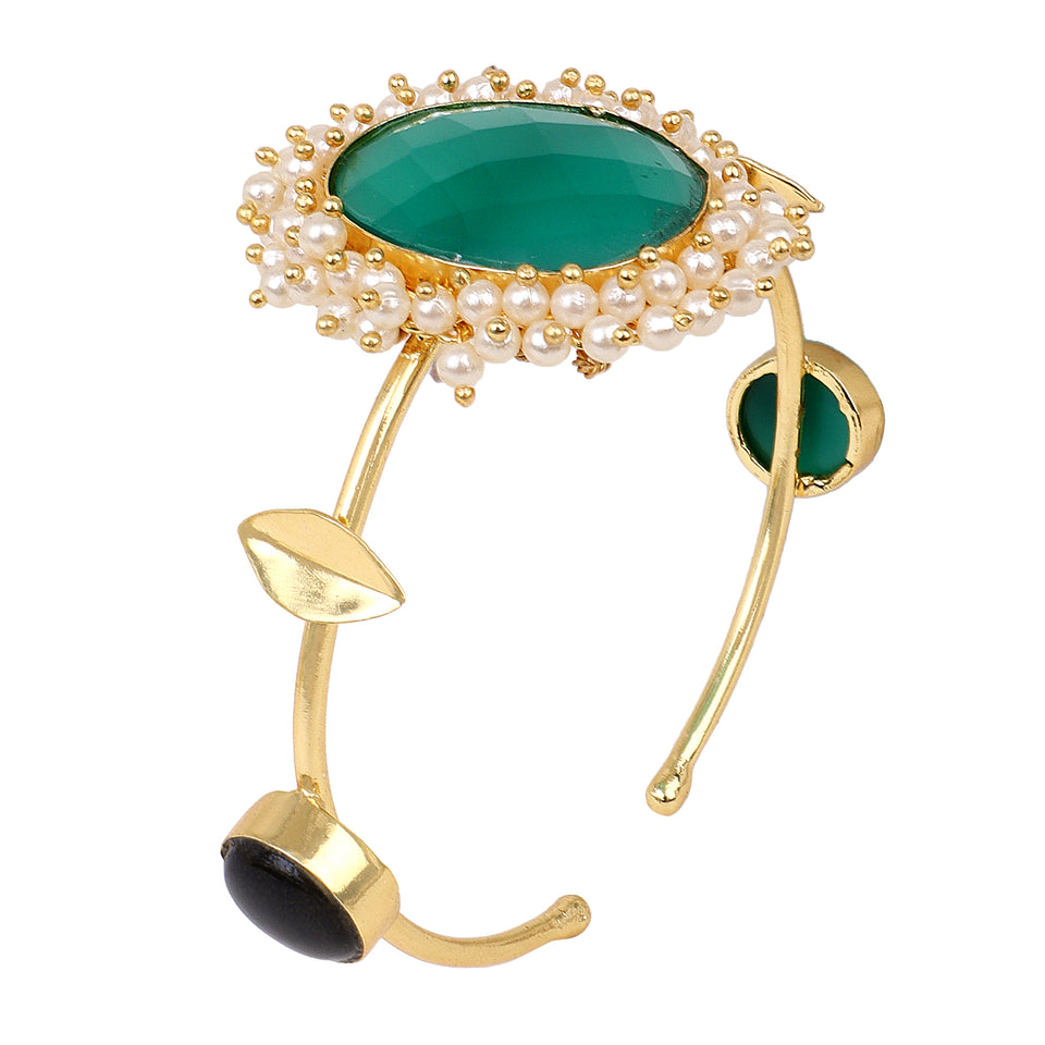 Green Stone Gajra Bracelet with Matte Golden Finish