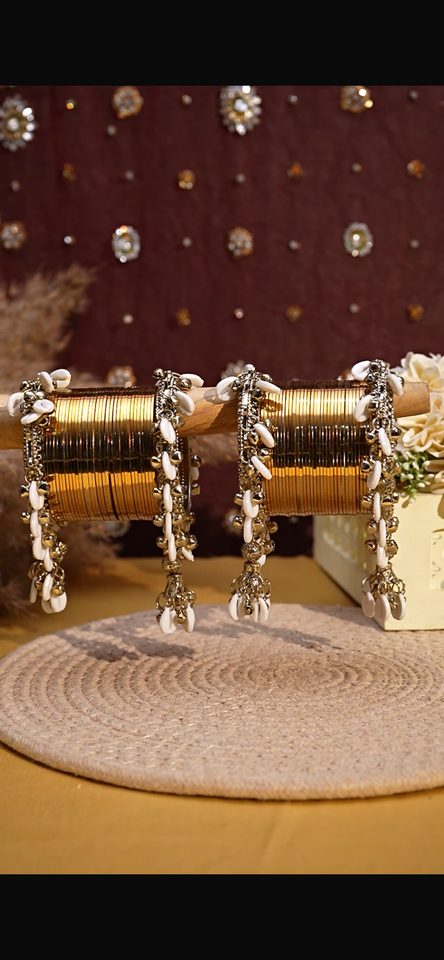 Shell hanging Bangle set by Leshya for both hands