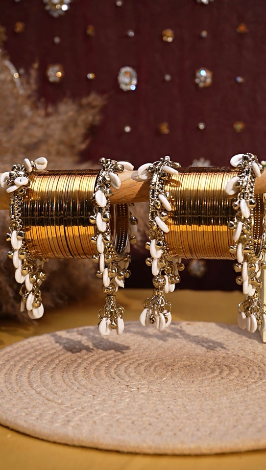 Shell hanging Bangle set by Leshya for both hands