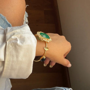 Green Stone Gajra Bracelet with Matte Golden Finish