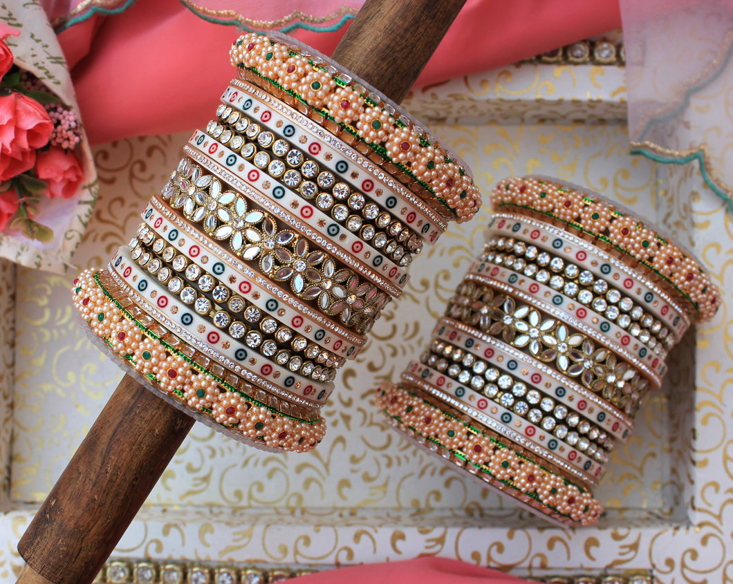 30+ Creative And Modern Ways To Style The Traditional Gajra On Your Wedding  Day! | WedMeGood